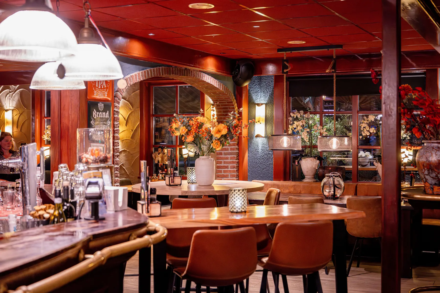 Het warme interieur van Eetcafé Plexat in De Lutte